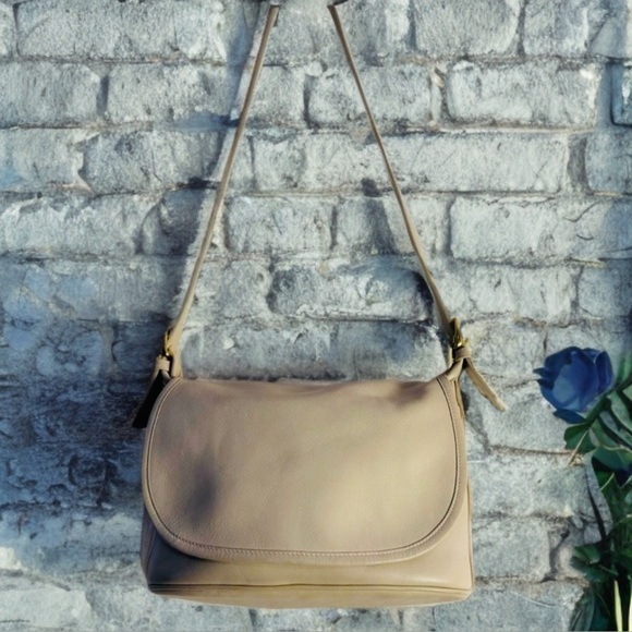 Coach Vintage Fletcher Ivory Leather Crossbody - Picture 1 of 14